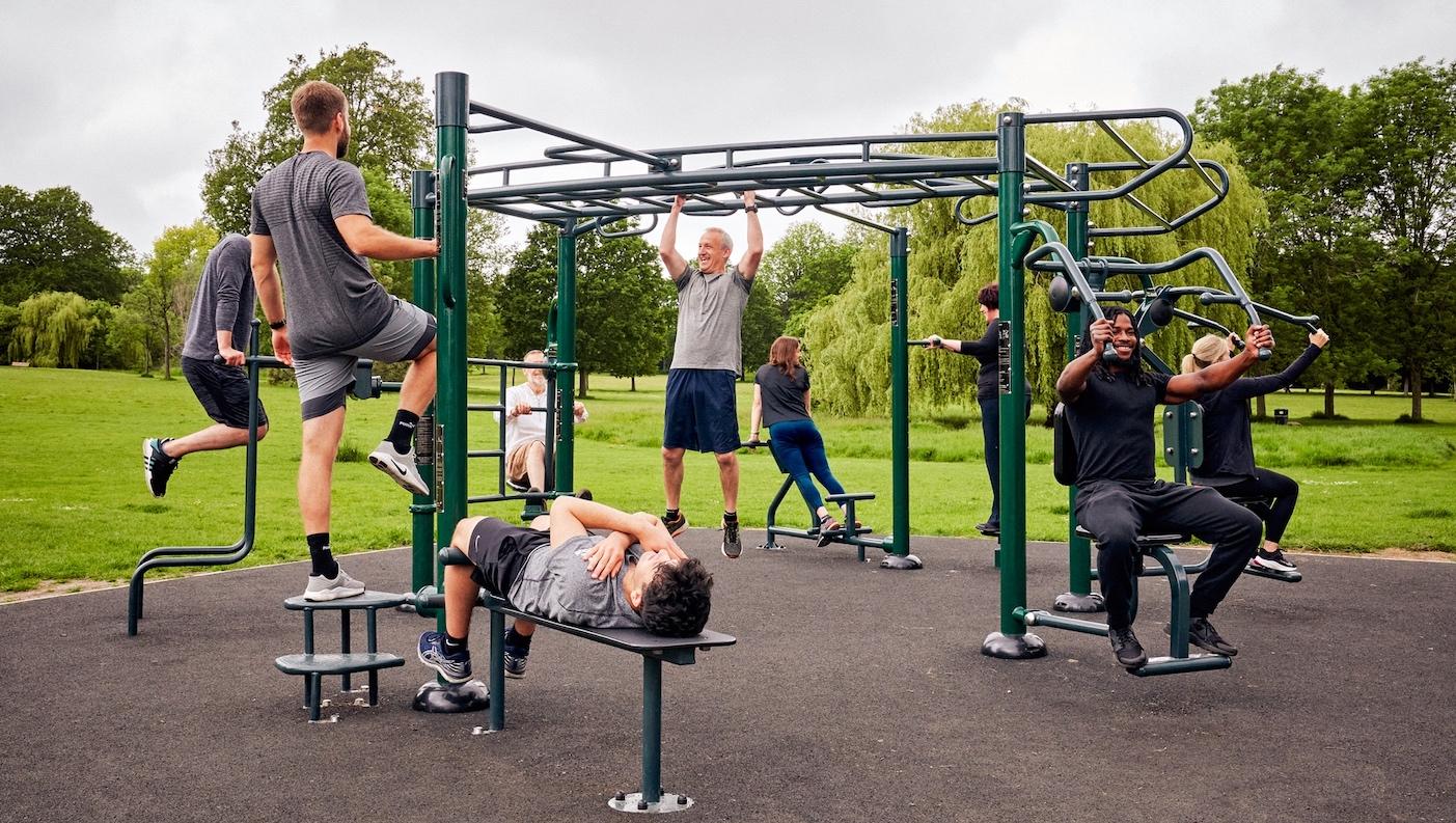 3)⁤ Park Workout: Use your local parks for ⁤fitness! ‌Join a community workout group, do‌ calisthenics⁢ on benches,‌ or simply jog on ⁤pathways.‌ Natures gym is always⁣ open!