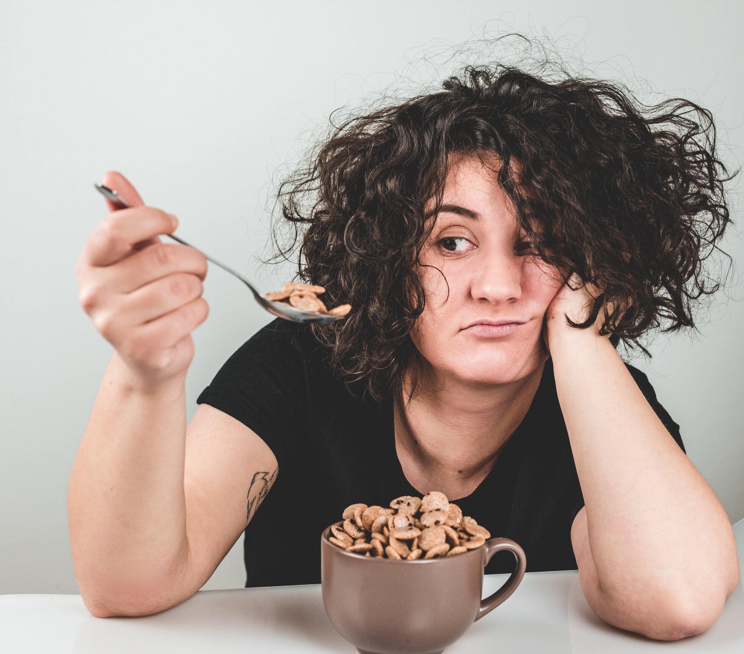 4) Emotional Eating: Many people eat in response to stress or emotions. Find alternative coping strategies, like exercise or meditation, to deal with feelings